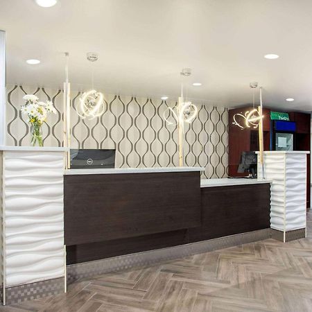 Wingate By Wyndham Bloomington Hotel Екстериор снимка