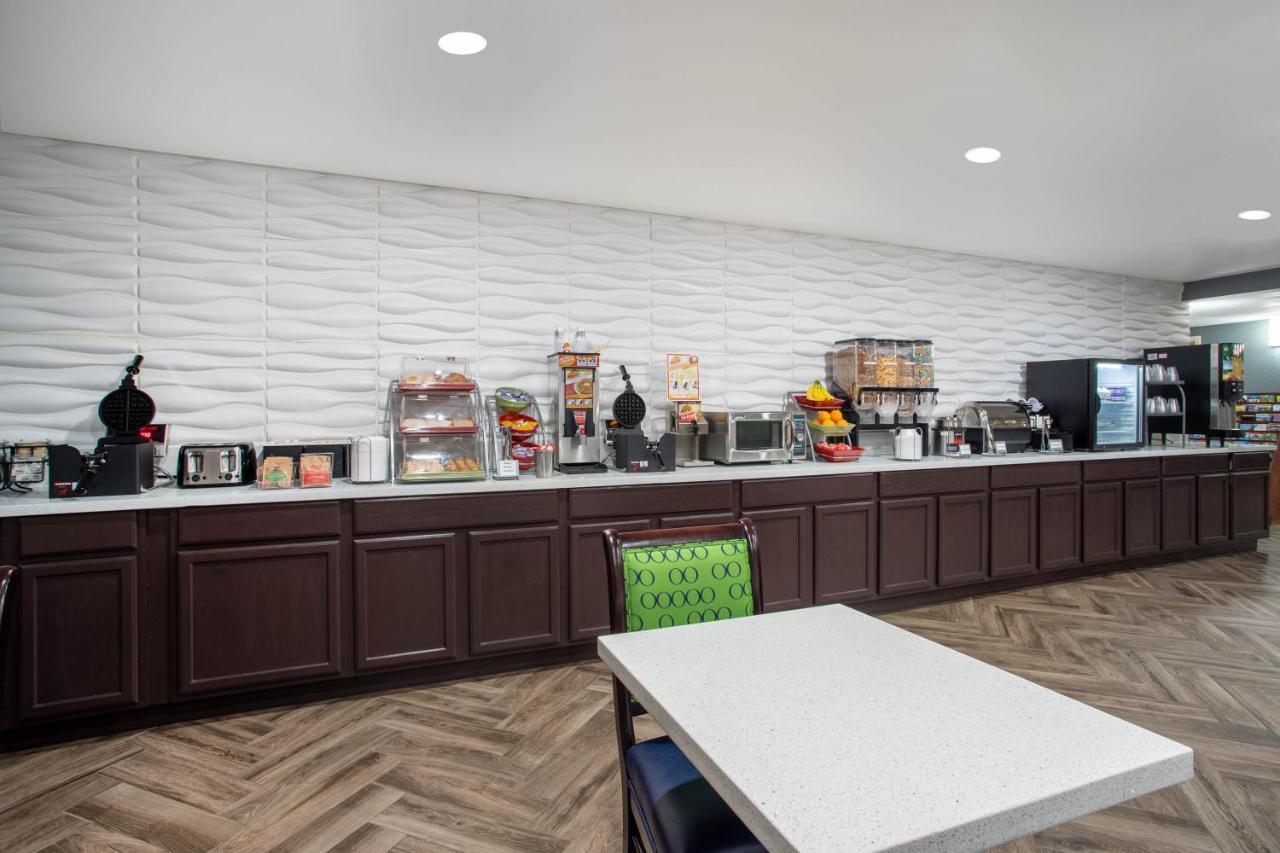 Wingate By Wyndham Bloomington Hotel Екстериор снимка