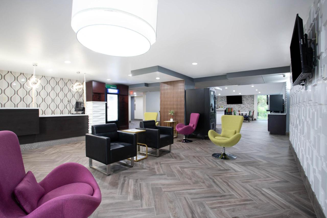Wingate By Wyndham Bloomington Hotel Екстериор снимка
