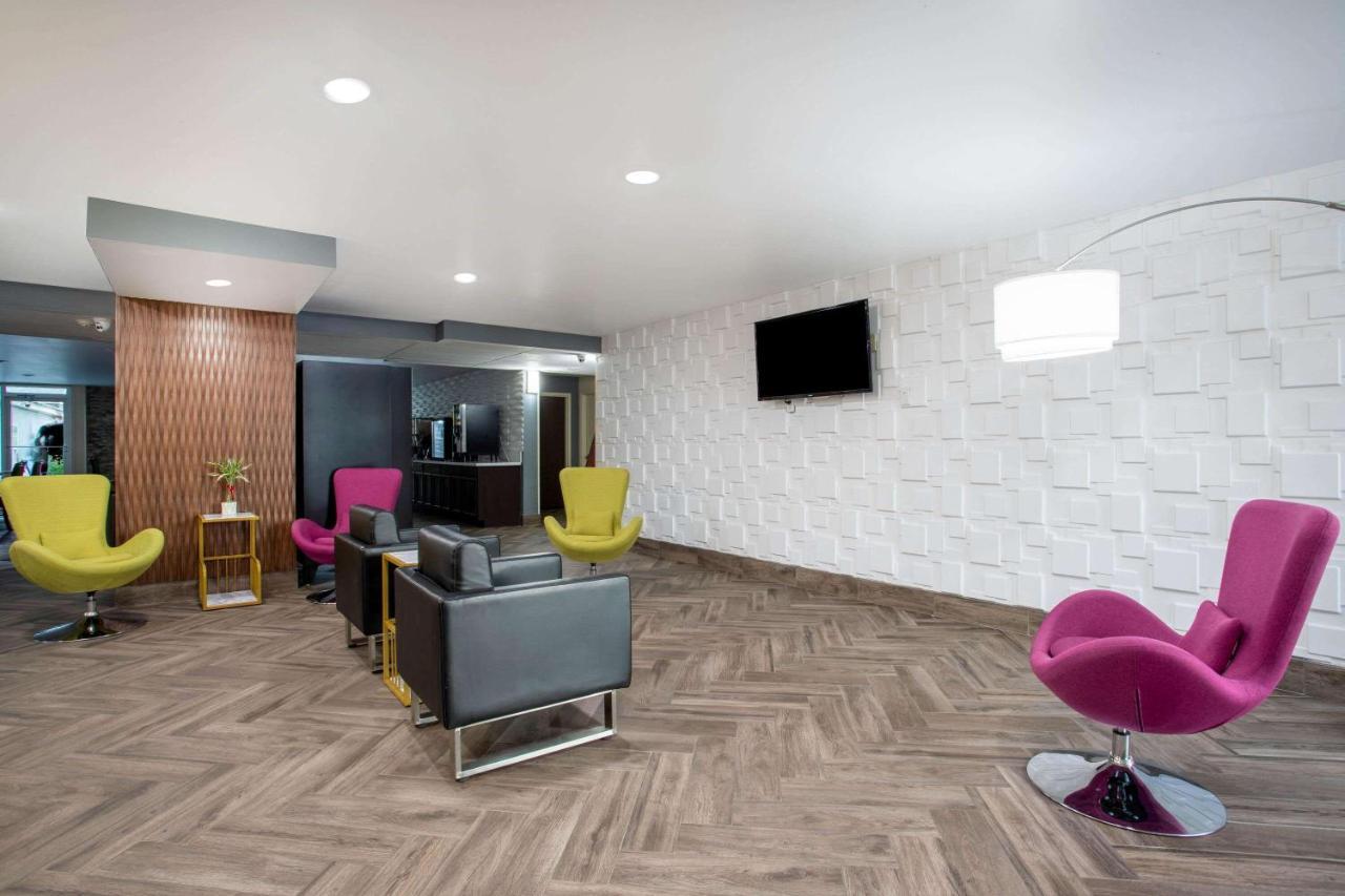 Wingate By Wyndham Bloomington Hotel Екстериор снимка