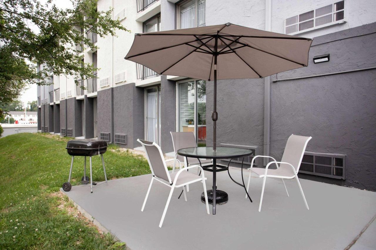 Wingate By Wyndham Bloomington Hotel Екстериор снимка