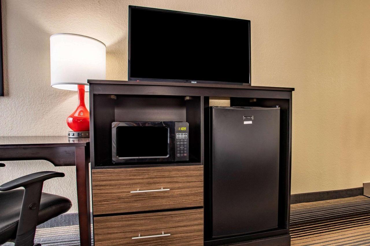 Wingate By Wyndham Bloomington Hotel Екстериор снимка
