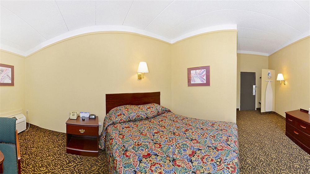 Wingate By Wyndham Bloomington Hotel Екстериор снимка