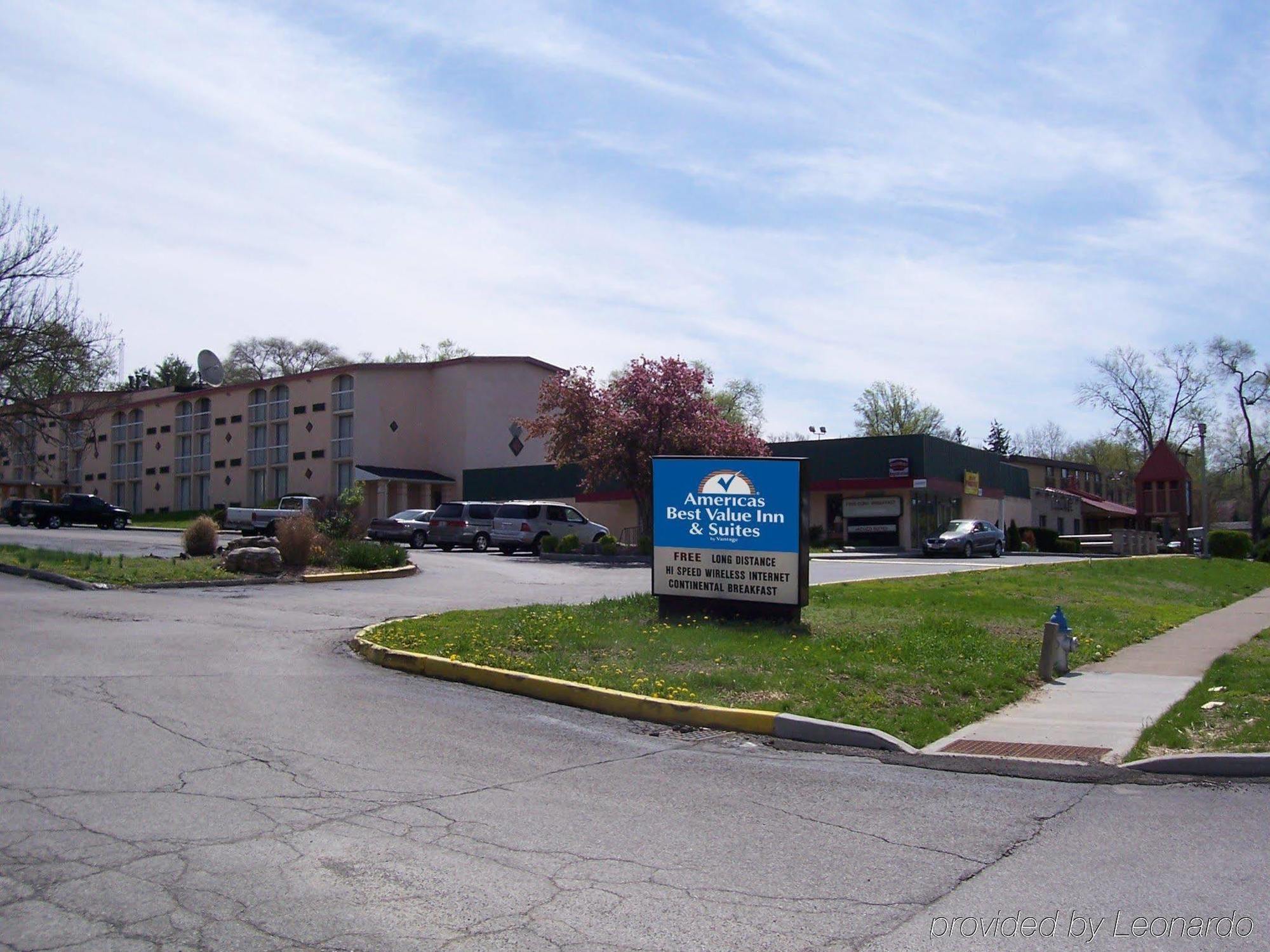 Wingate By Wyndham Bloomington Hotel Екстериор снимка